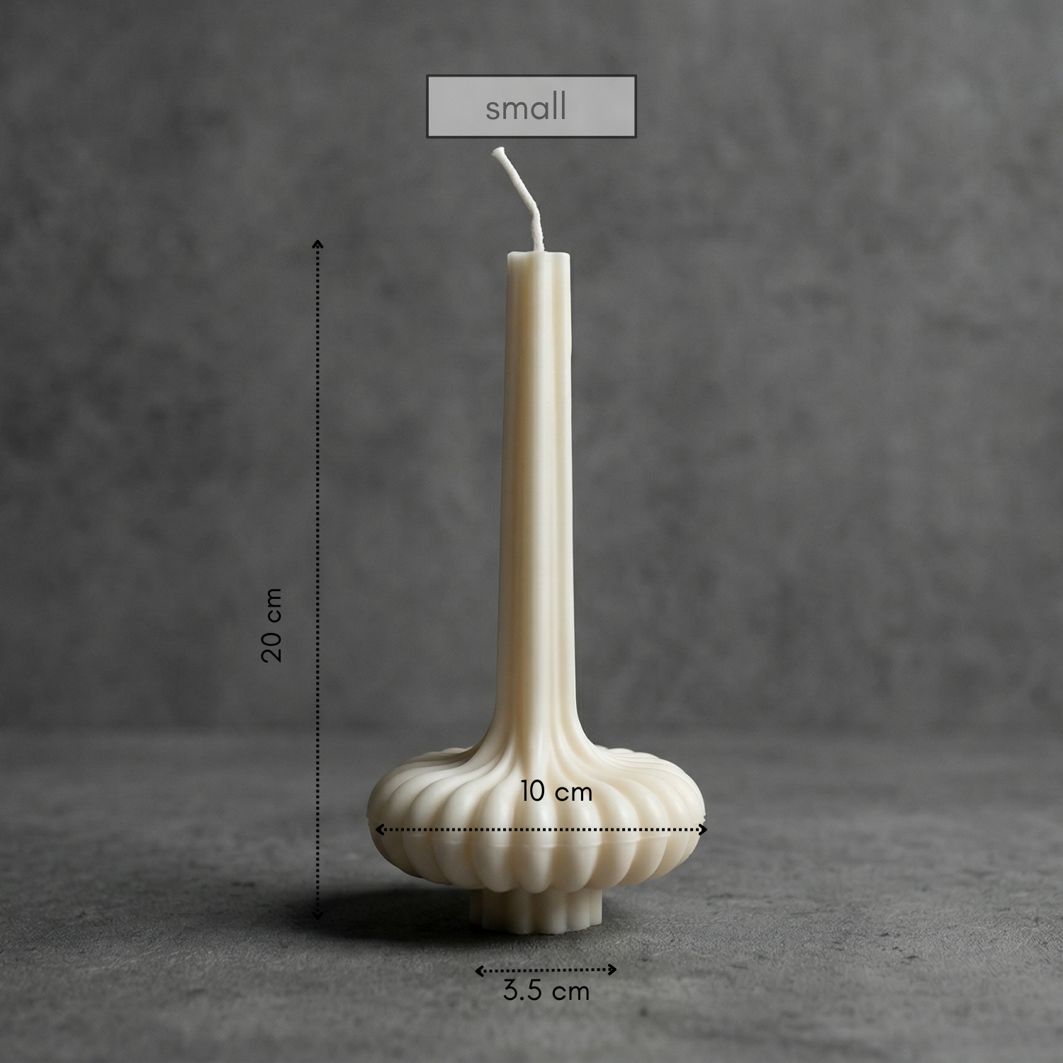 White candle with decorative base on a gray background, showing measurements.